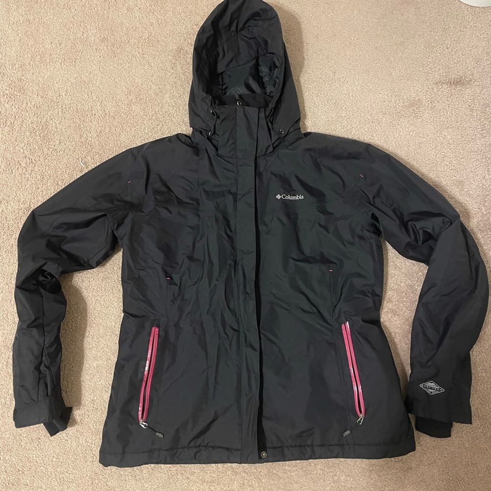 Columbia black winter coat. One inside pocket is torn Great condition. Womens XL